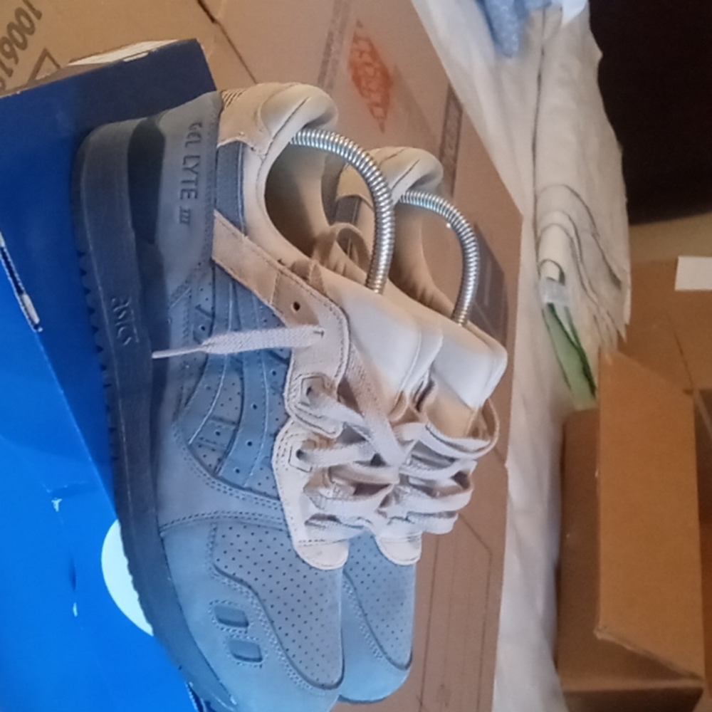 Asics gel light III/ BLUE/CREAM/Size 8.5